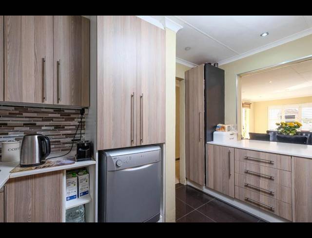 3 BEDROOM TOWNHOUSE FOR SALE IN FLORIDA GLEN
